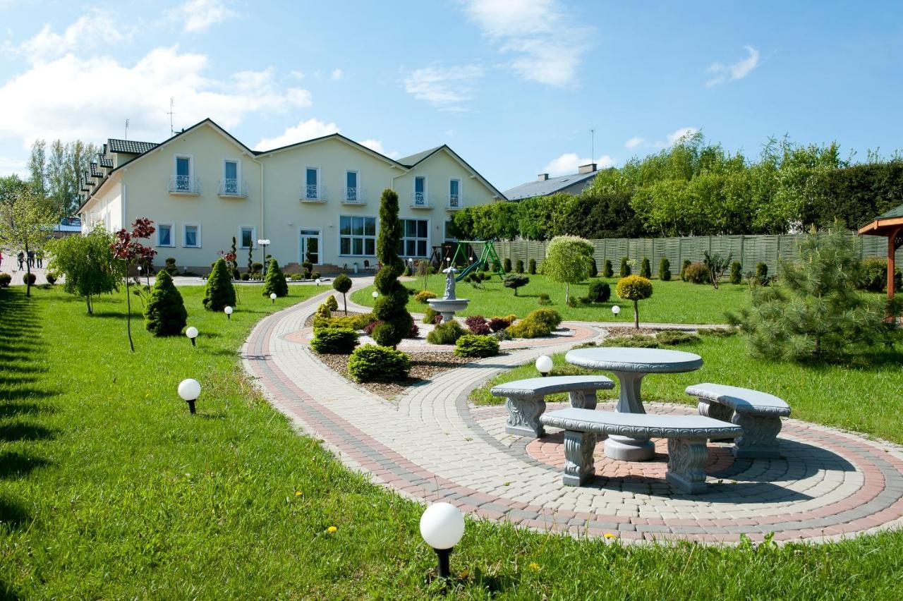 Paola Hotel
